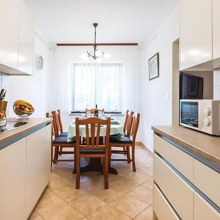 Amazing Apartment In Veprinac With Kitchen Exterior foto
