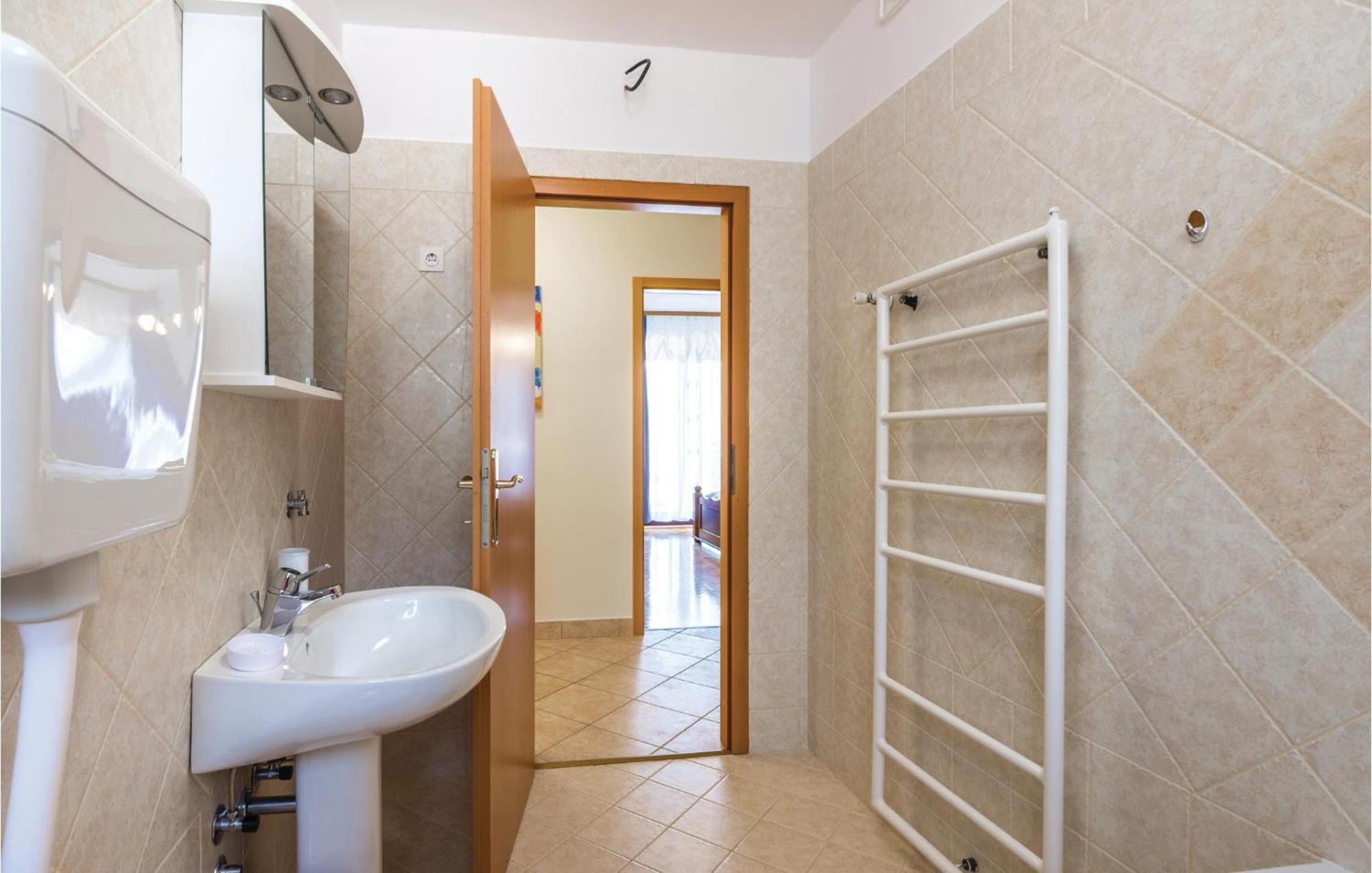 Amazing Apartment In Veprinac With Kitchen Exterior foto